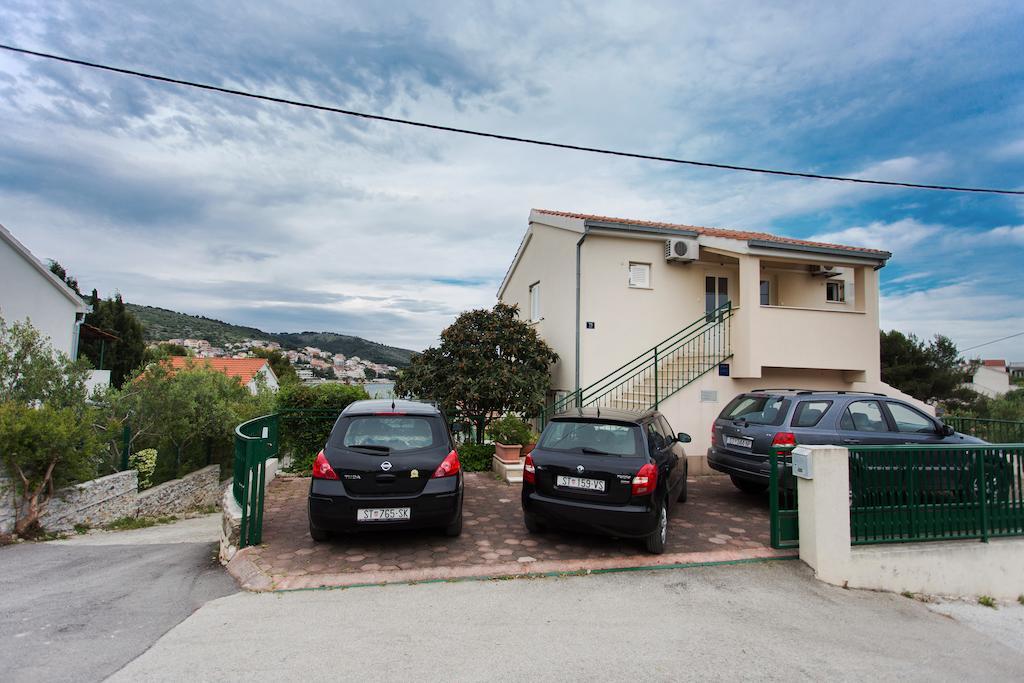 Apartments Toni Trogir Room photo